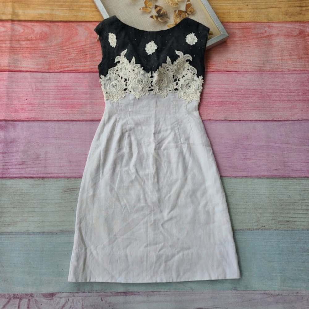 Vintage 50s White & Black‎ Floral Lace Applique Fitted Sheath Day Dress S/M